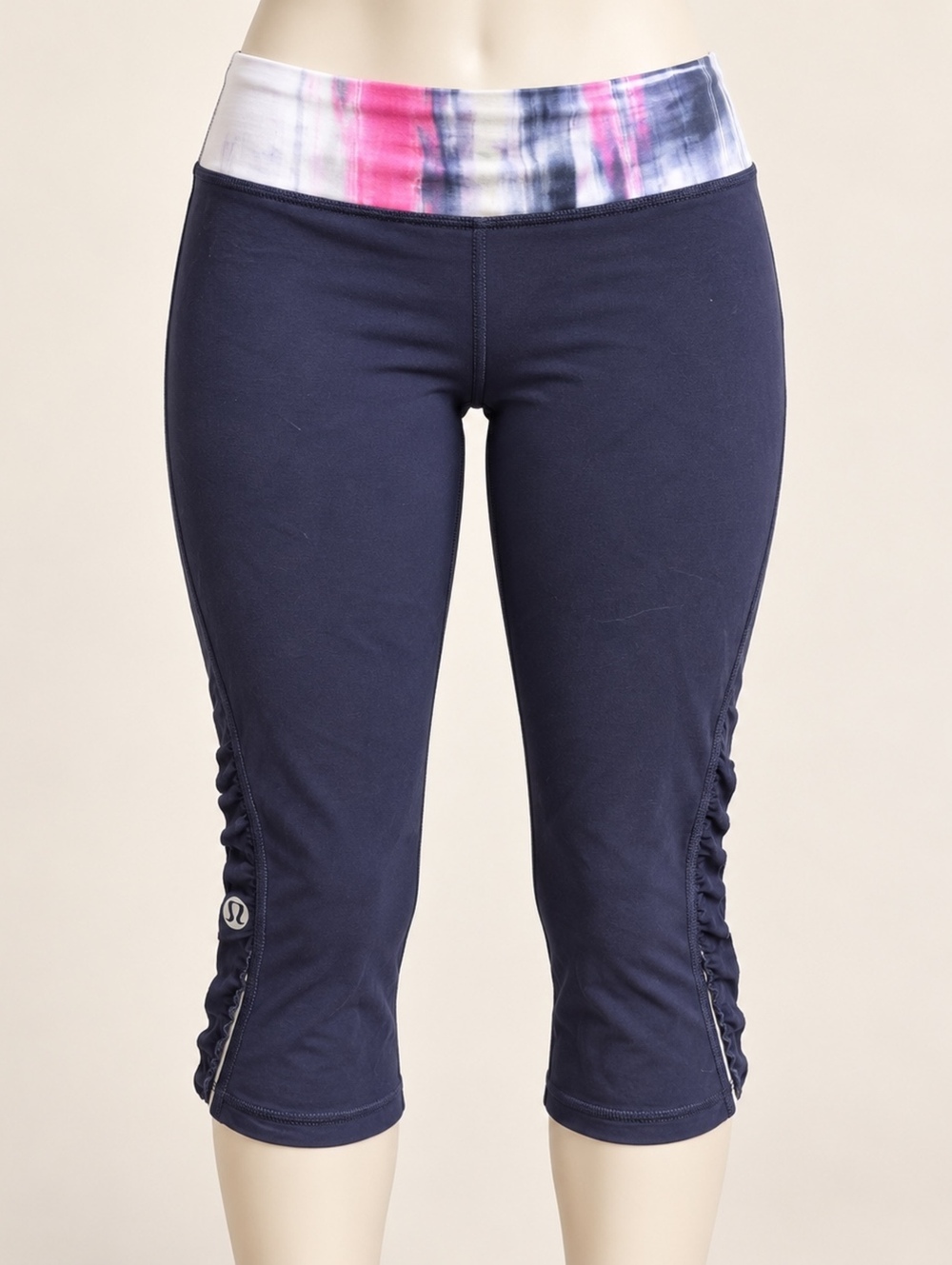 Navy cropped athletic leggings with plaid waistband size 6